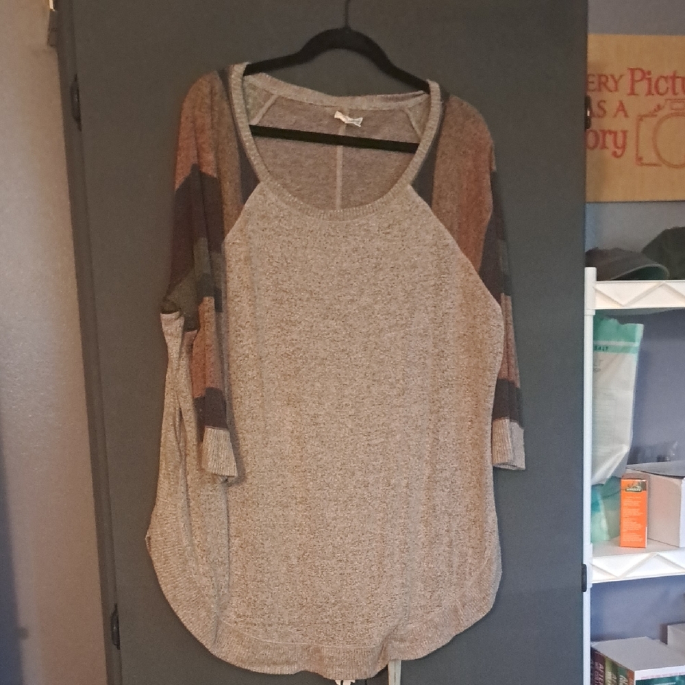 Maurices Gray and Multicolor Raglan Sleeve Blouse